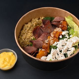 Боул з булгуром та яловичним пастрамі 240/30 г