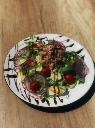 Салат з тунцем