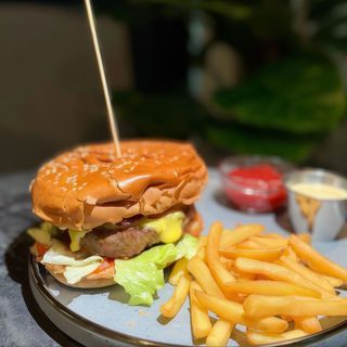 Бургер з свининою BBQ (440/90/80г)