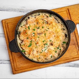 Жульєн з креветок та лосося (250г)