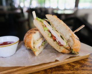 Сендвіч з куркою (320г)