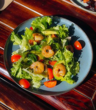 Салат з креветками (300г)