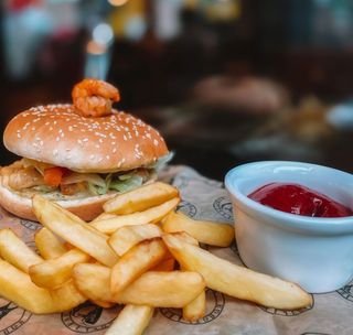 Бургер з креветками (300г)