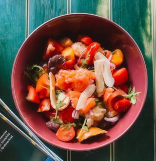 Салат Панцанелла з лососем слабої солі (550г)