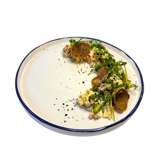 Салат Олів'є з яловичим язиком