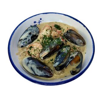 Мікс морепродуктів у вершковому соусі 