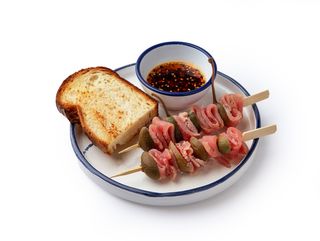 Шпажки з тунцем і каперсами