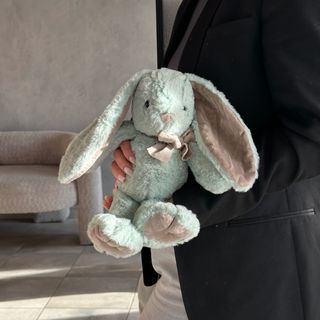 М'якенький зайчик зелено-сірого кольору