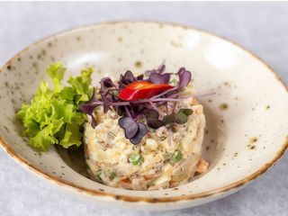 Салат Олів'є з язиком (300г)