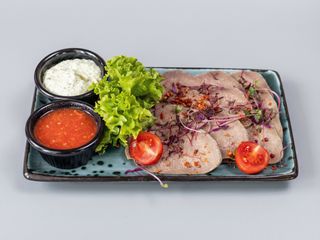 Язик з двома соусами (100г)