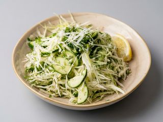 Салат з капустою та огірками (250г)