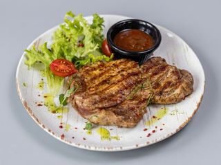 Стейк зі свинини з соусом BBQ (200г)