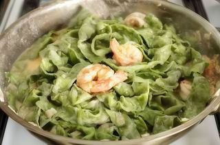 Паста з морепродуктами у шпинатному соусі