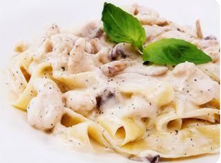 Паста з куркою у вершковому соусі