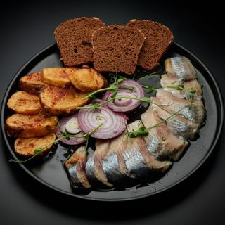 Оселедець з цибулею (145 г.)