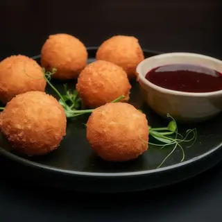 Сирні кульки з ягідним соусом (180 г.)