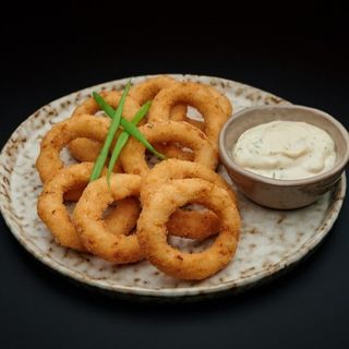 Цибулеві кільця з часниковим соусом (180 г.)