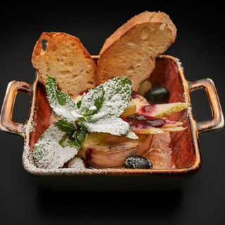 Запечений камамбер з ягідним соусом (250 г.)