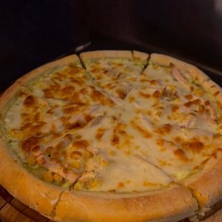 Піца з курячим філе та ананасами