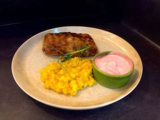 Стейк з індички з кукурудзою в Сирному соусі (400г)