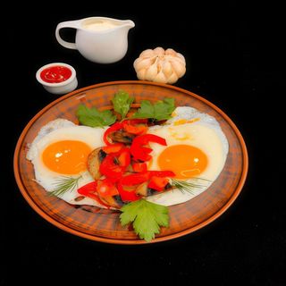 Яєчня з овочами (200г)