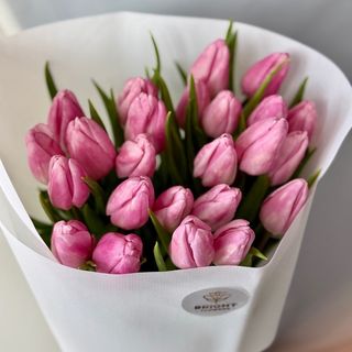 Букет рожевих тюльпанів