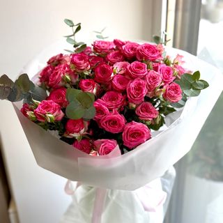 Букет з піоновидної троянди