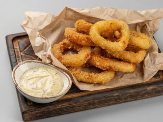 Кільця кальмару смажені