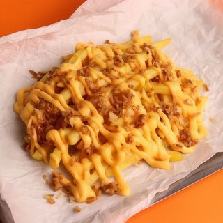 Картопля фрі з сирним соусом (175г)