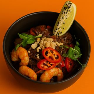 Фунчоза з тигровою креветкою та курчам (350г)