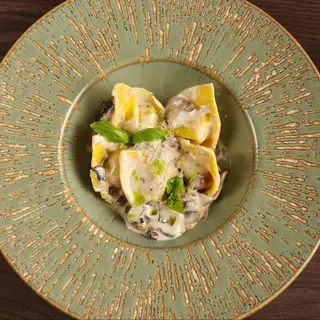 Ravioli ai finferli e pollo