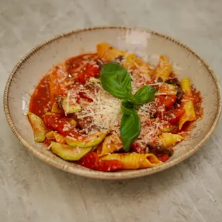 Pasta con vitello e vertude