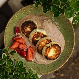 Frittele di ricotta con crema al cioccolato e fragole