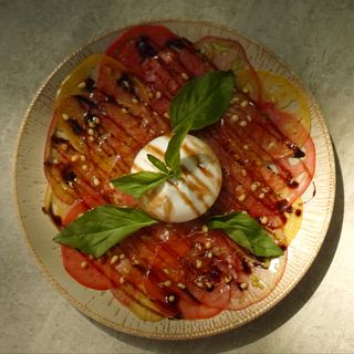 Carpaccio di pomodori e burrata