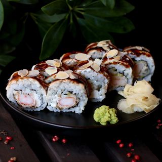 Рол з вугрем та креветкою в тумпурі (235/45г)