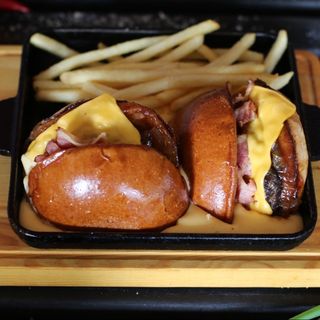 Бургер з сирною ванною