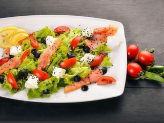 Салат с лососем (215г)