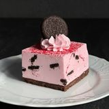 Десерт Полунично-мусовий чізкейк Орео