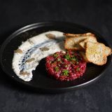 Тар тар з яловичини та трюфелем