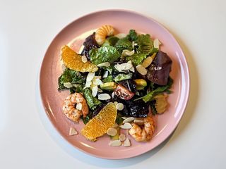 Салат з креветкою і апельсиновою заправкою (200g)