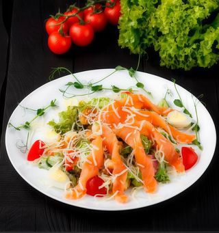 Салат Цезар з сьомгою 260г