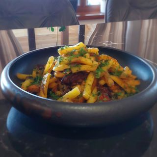 Картопля по-домашньому зі шкварками та білими грибами (300г)