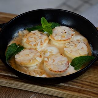 Сирники з печі у вершковому соусі (250г)