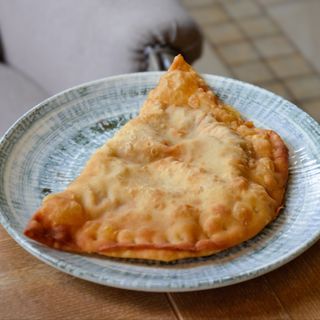 Чебурек з м'ясом 