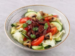 Салат з телятиною (250g)