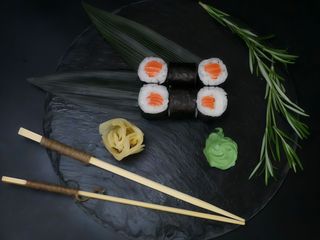 Макі лососем (120g)