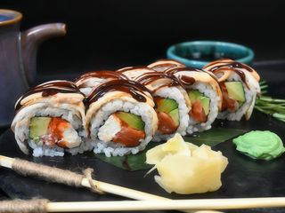 Рол "Золотий дракон" (315g)