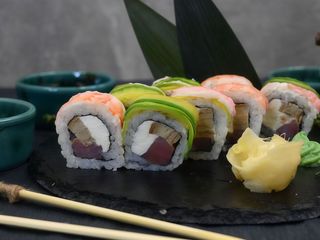 Рол з тунцем та креветкою (302g)