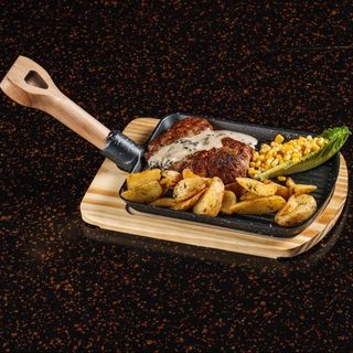 Стейк Порк-Дюфіне з картоплею та Грибним соусом (360г)