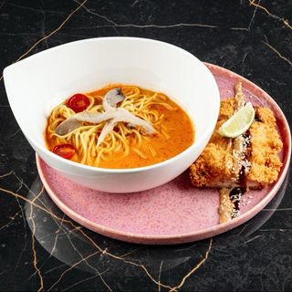 Том Ям з куркою та локшиною Рамен (450г)